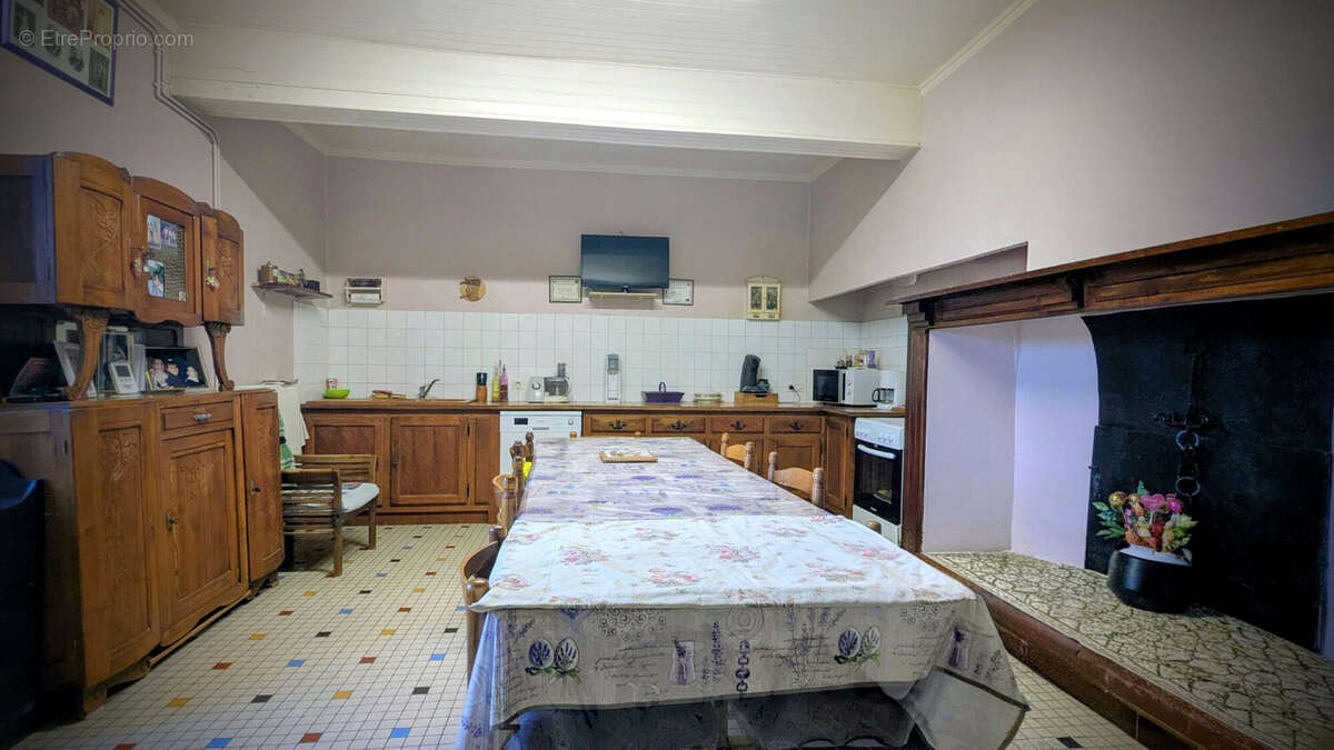 Cuisine, salle à manger - Maison à SAINT-ORENS-POUY-PETIT