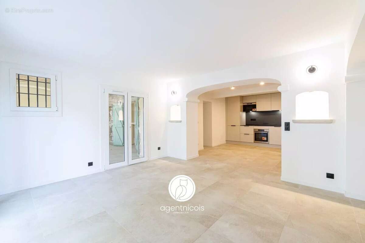 Appartement à SAINT-LAURENT-DU-VAR