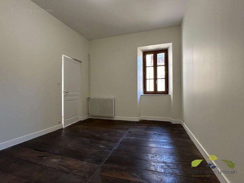 Appartement à SAINT-LEONARD-DE-NOBLAT