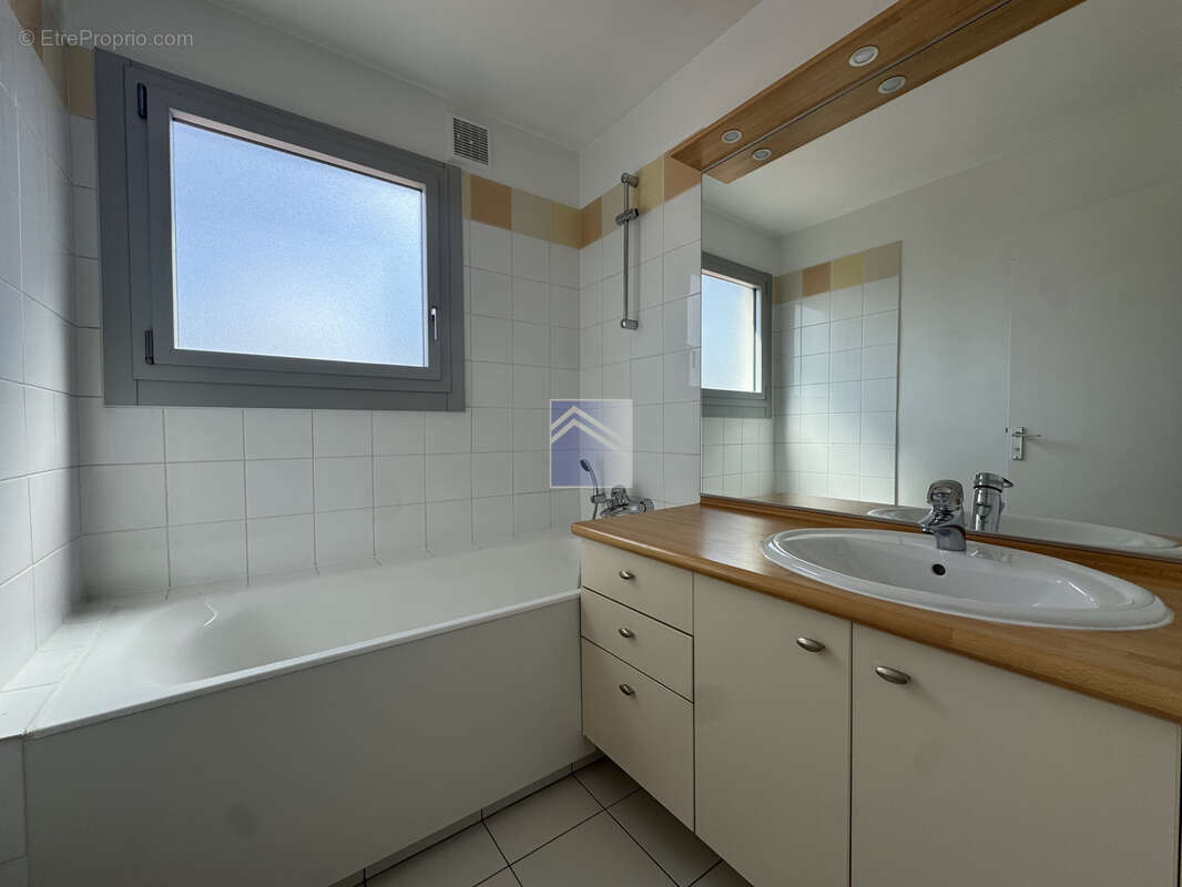 Appartement à COURBEVOIE