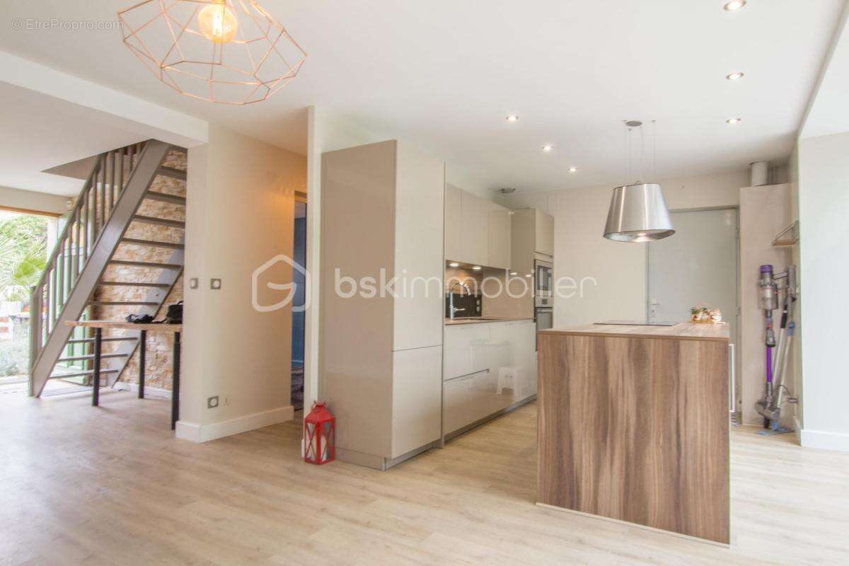 Maison à LEUVILLE-SUR-ORGE