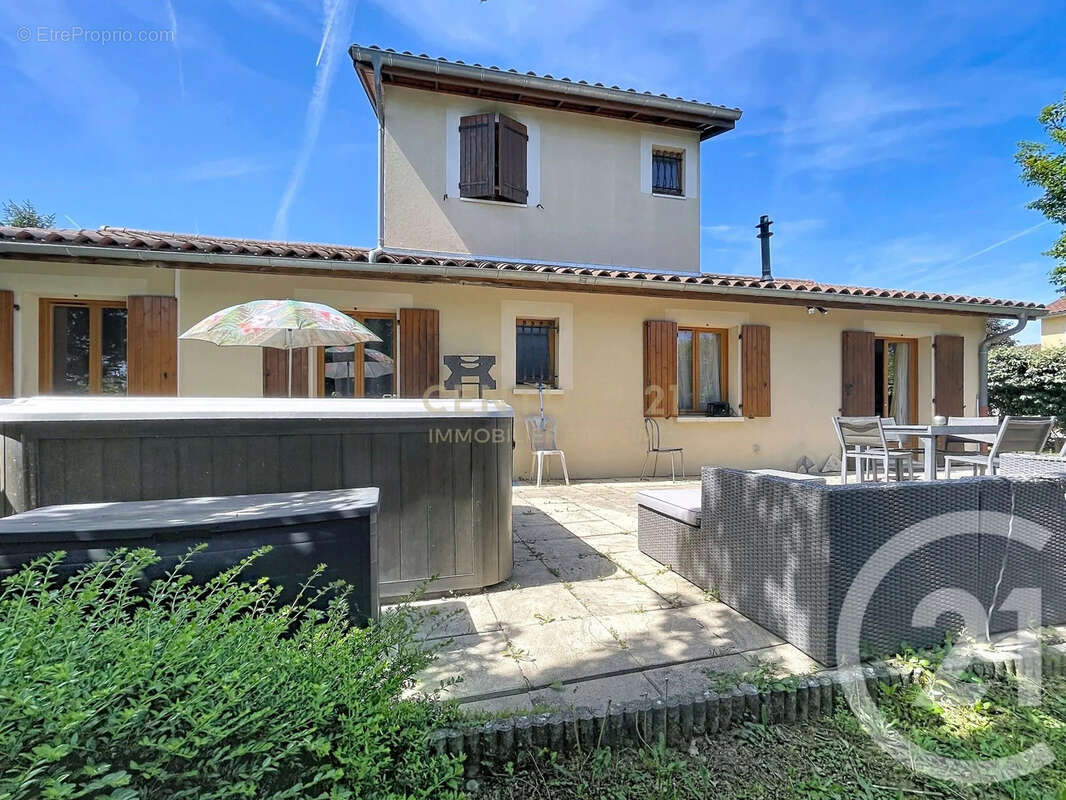 Maison à VILLEFONTAINE