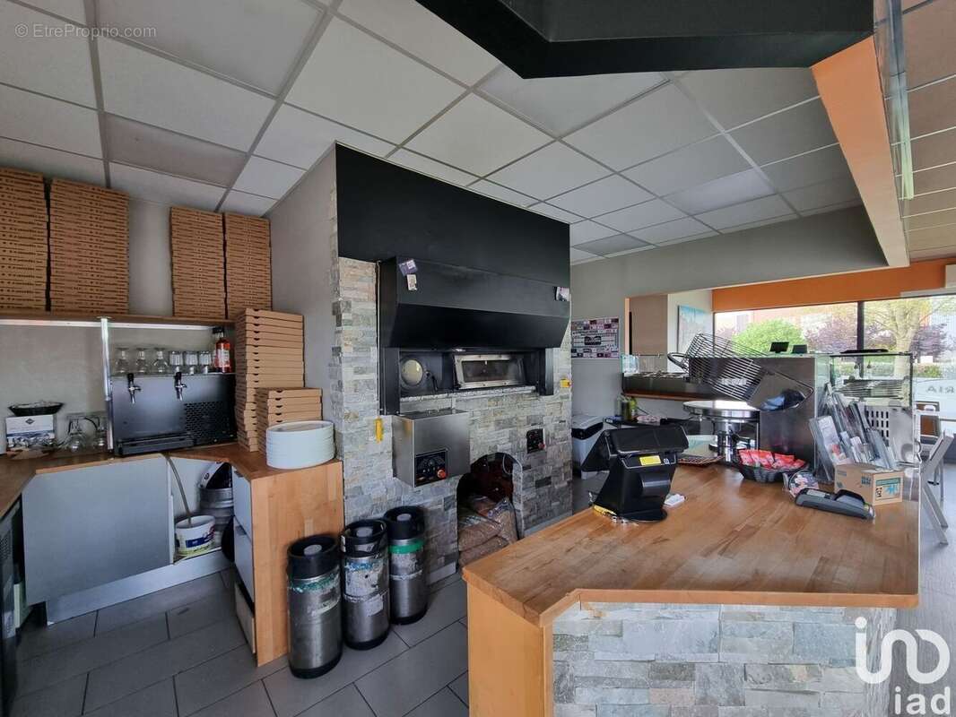 Photo 6 - Commerce à VOUILLE