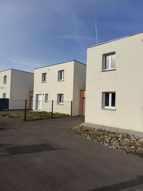 Maison à LACHAPELLE-SOUS-ROUGEMONT