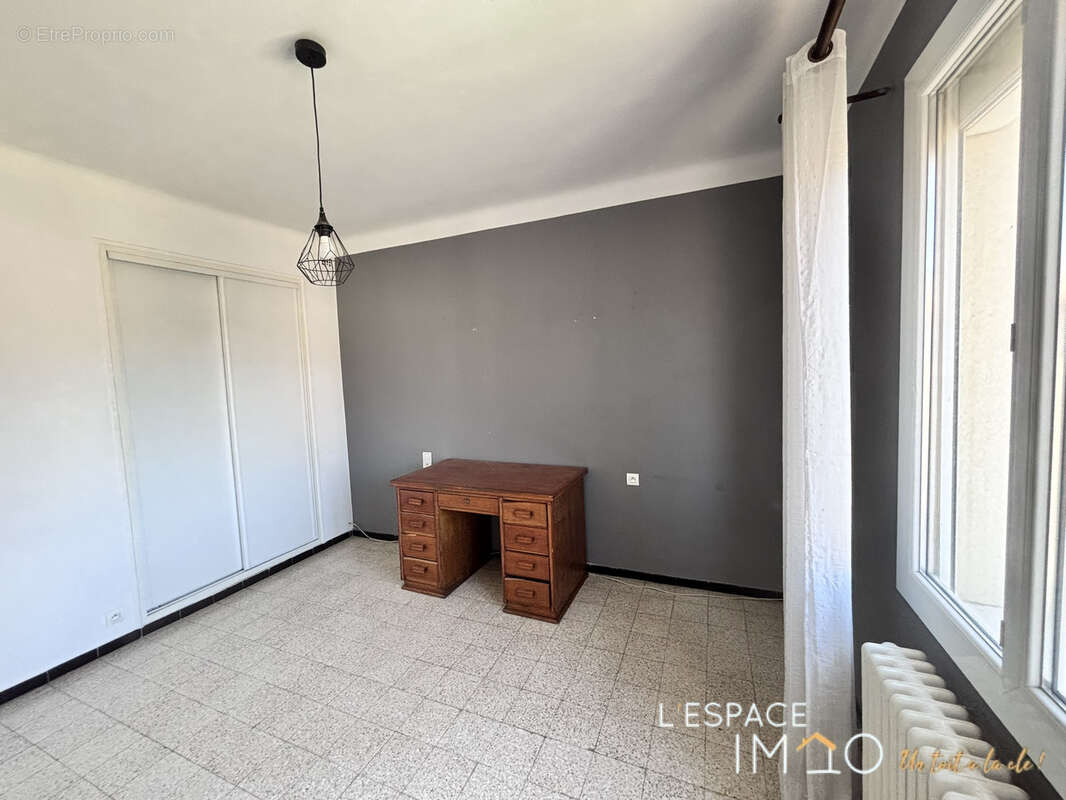 Exclusivité - Maison de ville avec cours et grand garage ! - photo 12