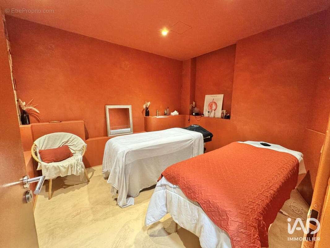 Photo 9 - Commerce à NIMES