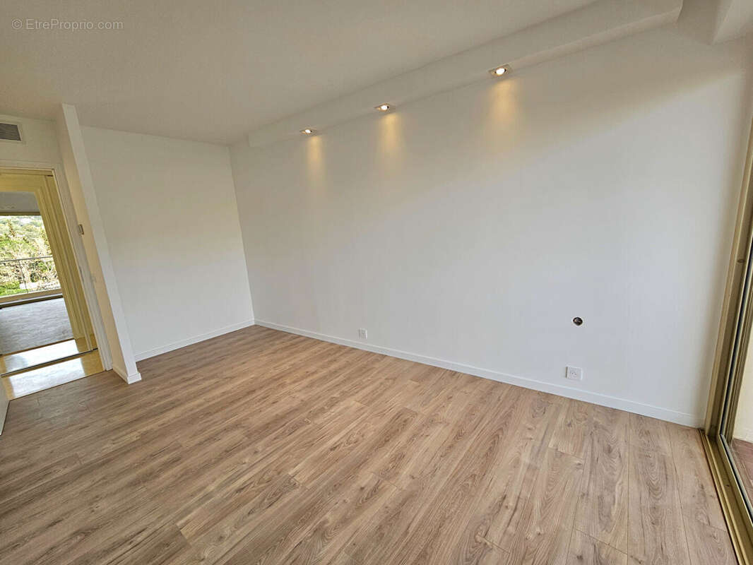 Appartement à MANDELIEU-LA-NAPOULE