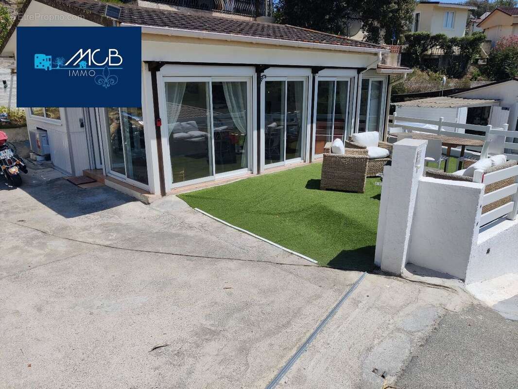 Maison à ROQUEBRUNE-SUR-ARGENS