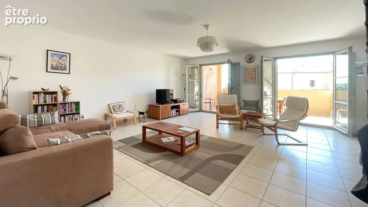 Uzès, lumineux duplex avec deux terrasses et garage, à pied du centre historique - photo 4