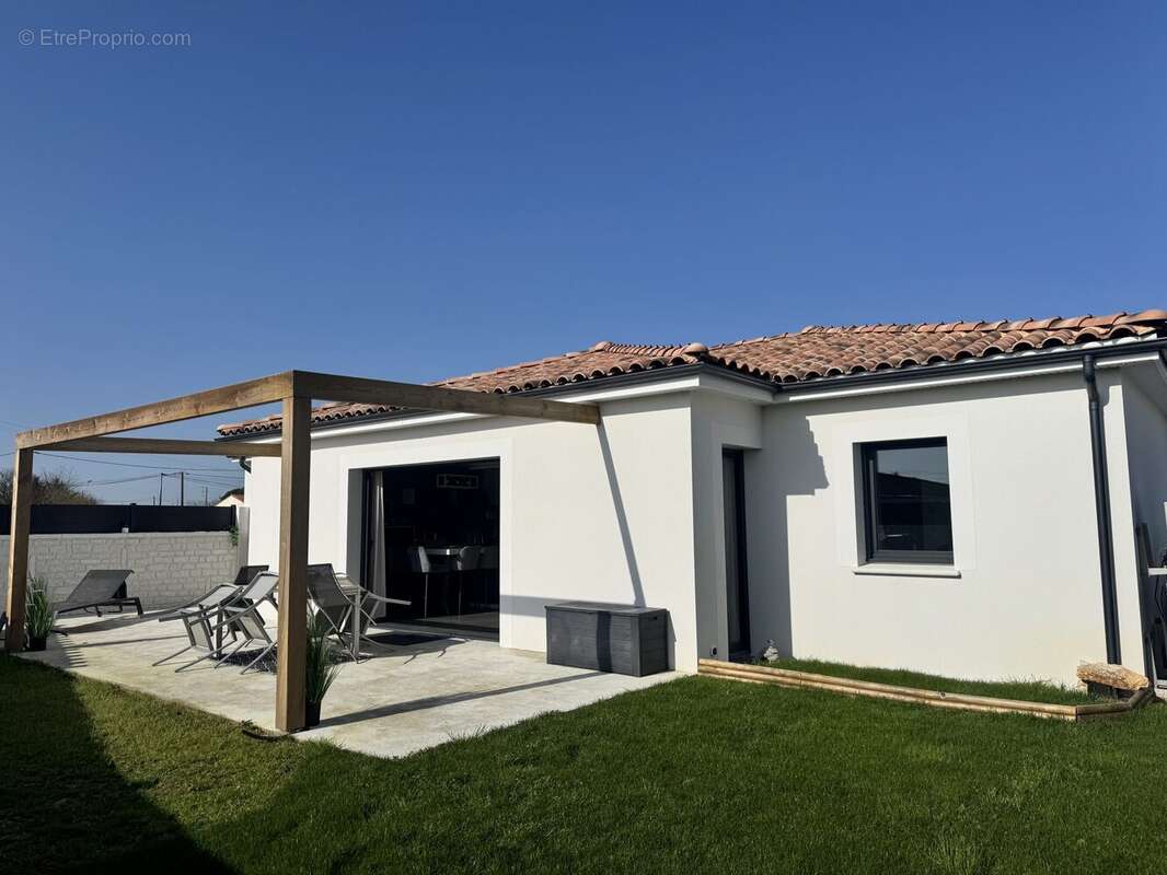 Maison à LE CHAY