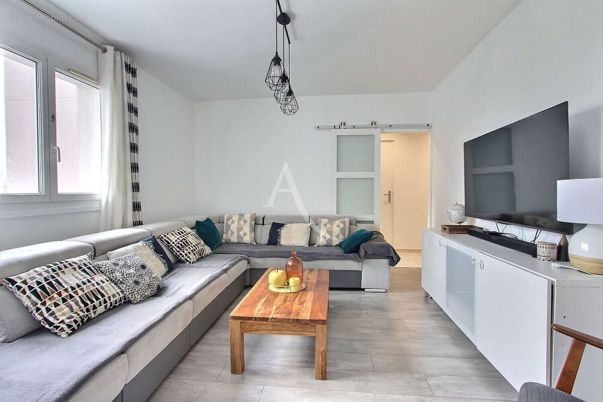 Appartement à VILLENEUVE-LA-GARENNE