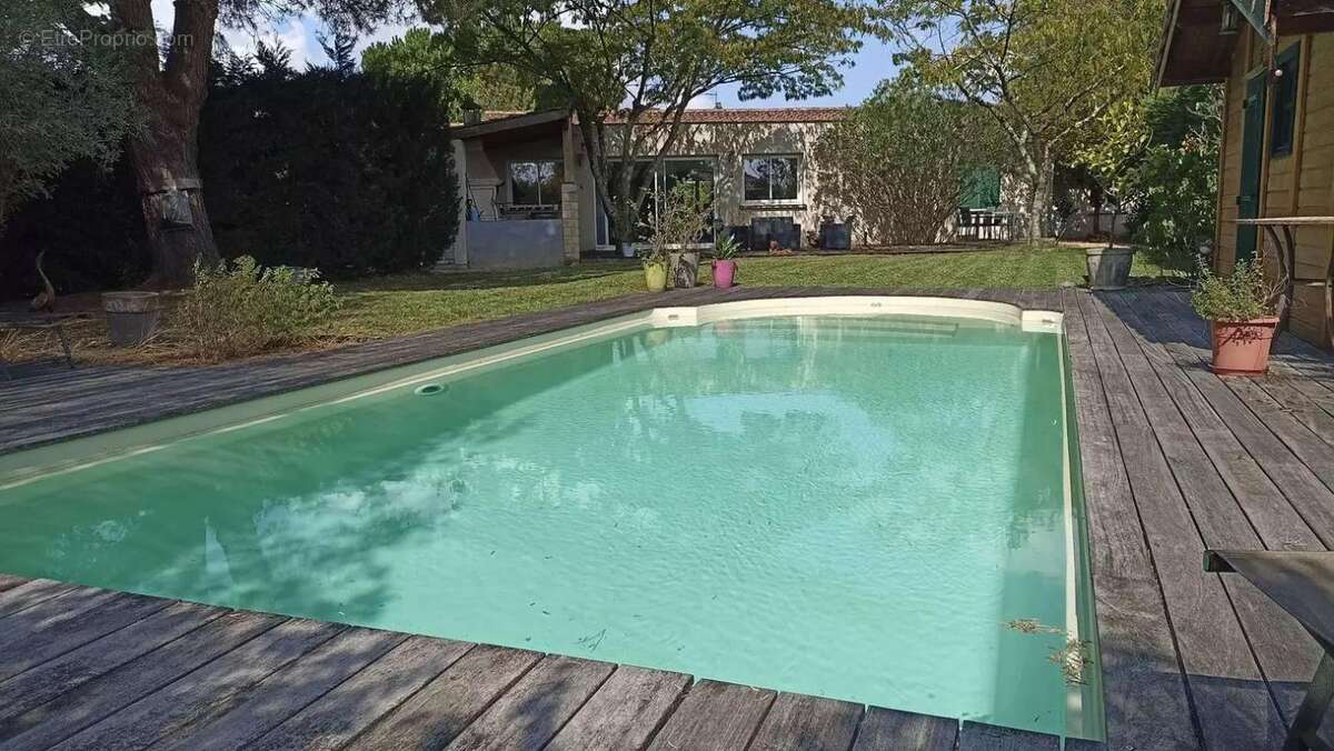 Maison à AMBARES-ET-LAGRAVE