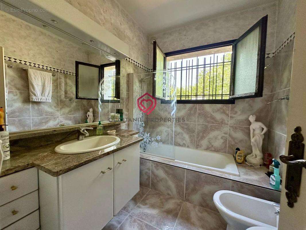 Jolie villa Provencale a rafraichir: 4 chambres, double garage, jardin et piscine – à 5 min du centre de Carcassonne - photo 20