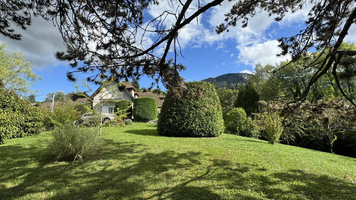 Maison à PUGNY-CHATENOD
