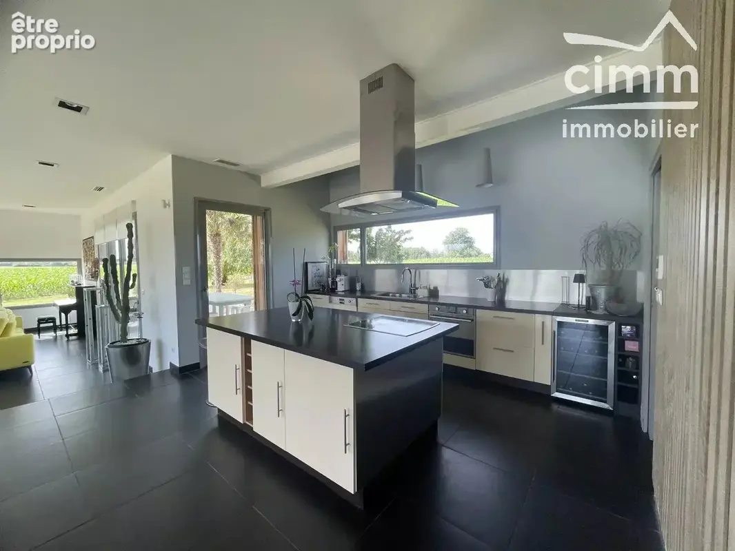 POUCHARRAMET —Villa d'architecte – 160 m² – Piscine – Parc de 3 500 m² – Vue campagne, lac et Pyrénées - photo 7