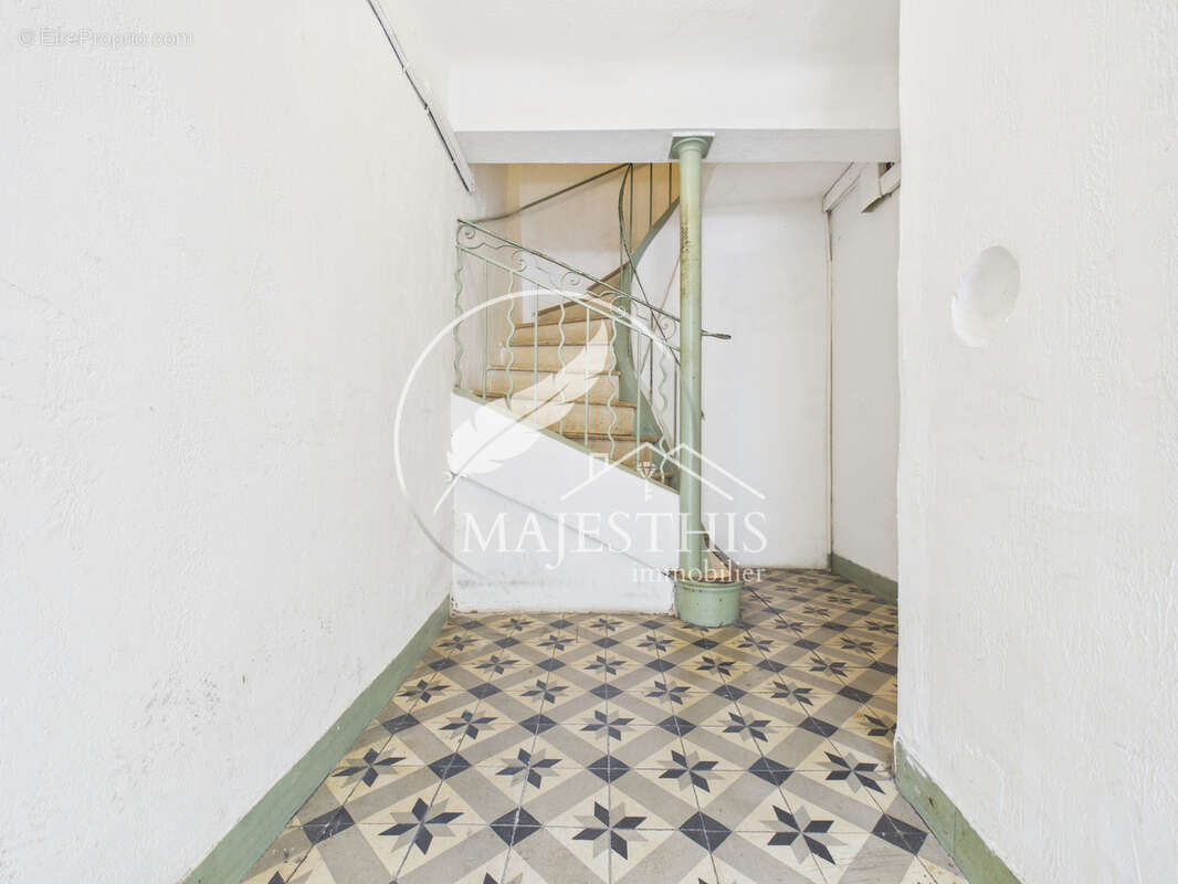 Appartement à SOLLIES-TOUCAS
