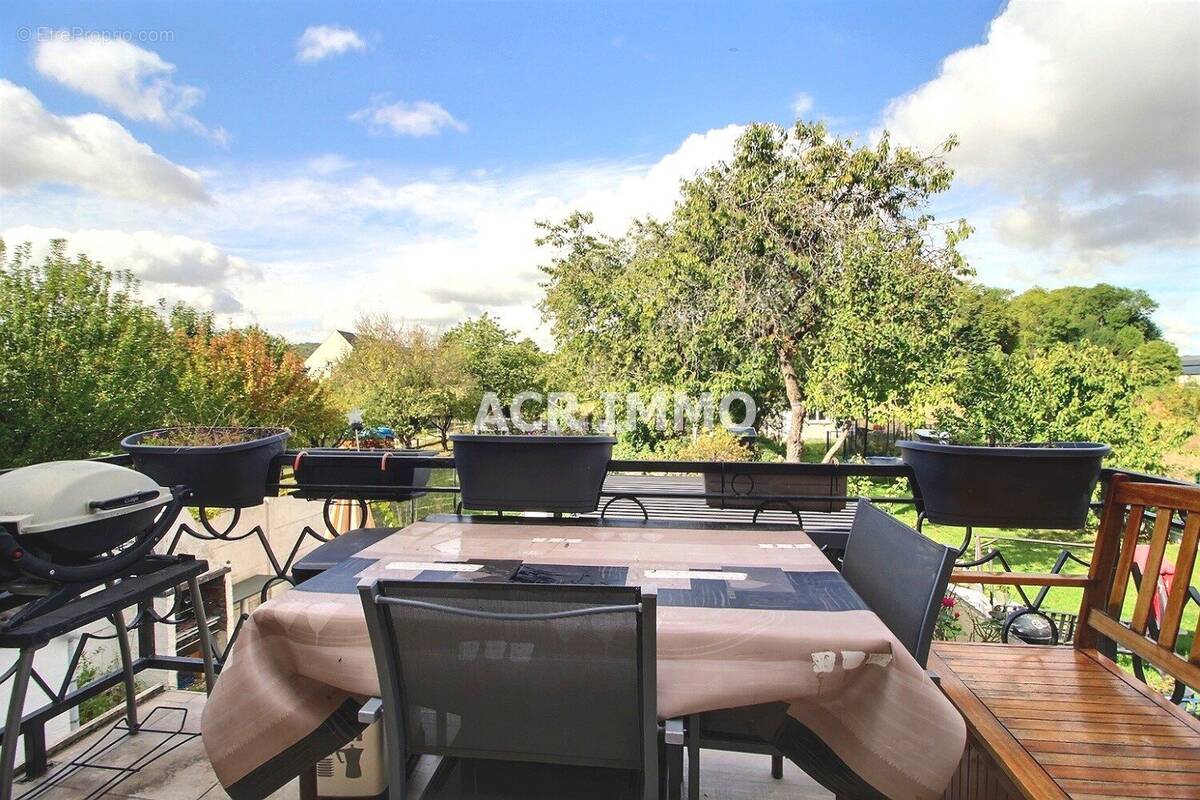 Maison à MAURECOURT