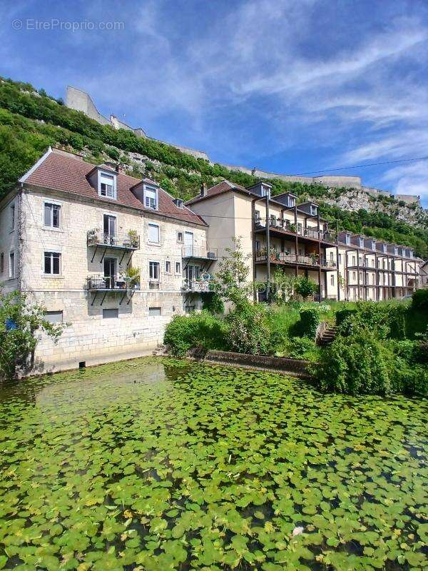 Proximite centre ville,  tres bel appartement t3 neuf avec terrasse, le long du doubs! - photo 4