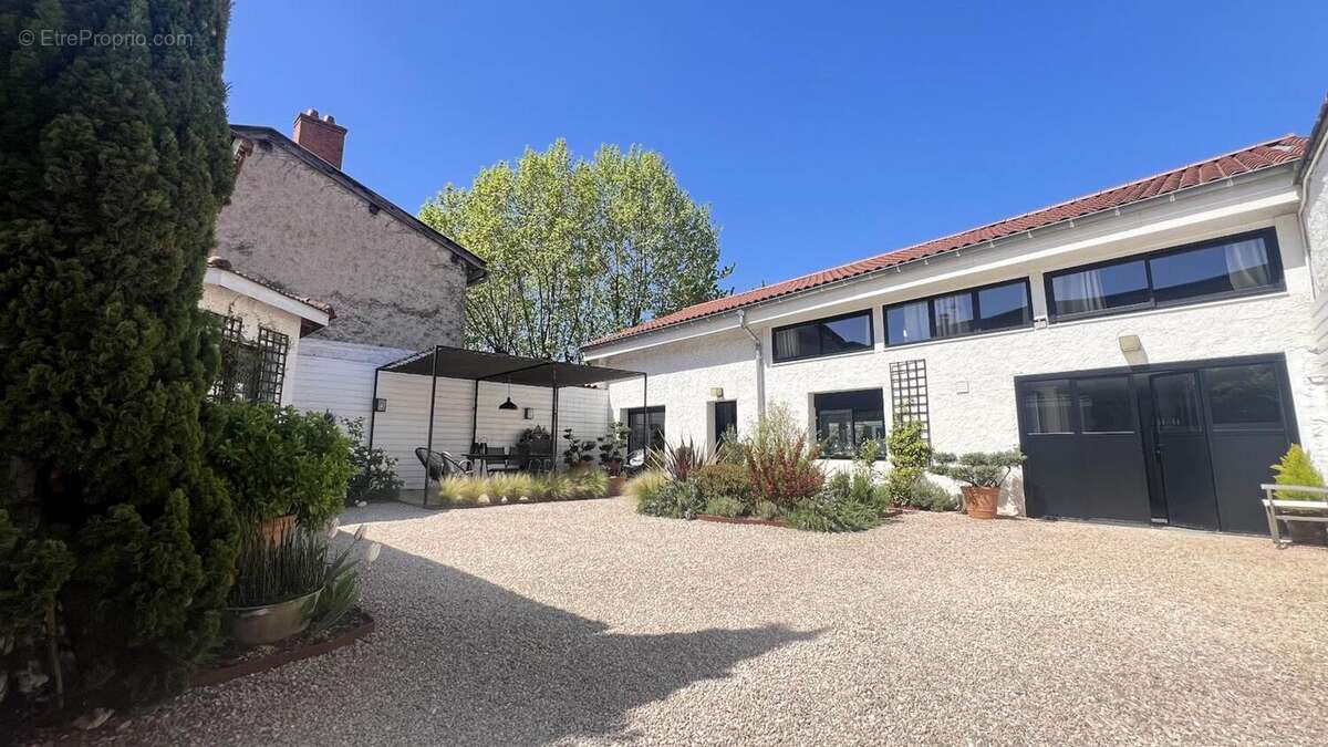 Photo 2 - Maison à LA TOUR-DE-SALVAGNY
