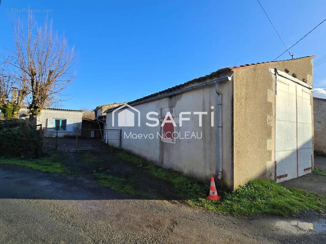 Photo 1 - Maison à LA FOYE-MONJAULT