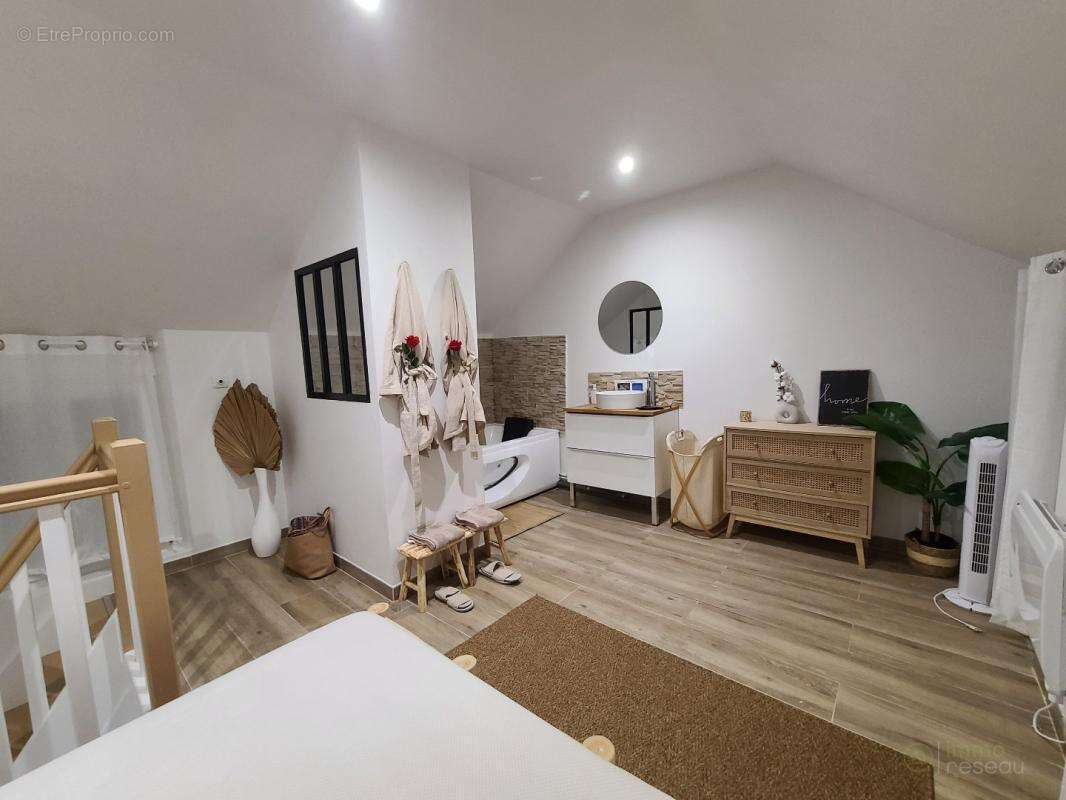 Appartement à LES ESSARTS-LE-ROI