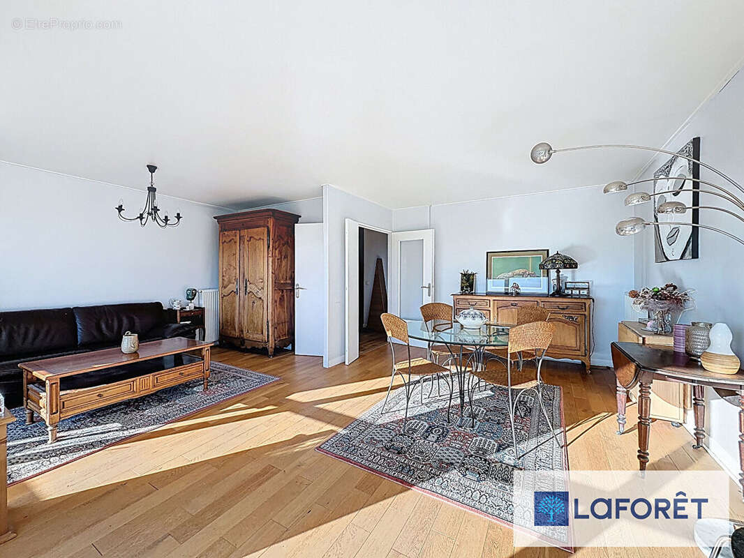 Appartement à LE PLESSIS-TREVISE