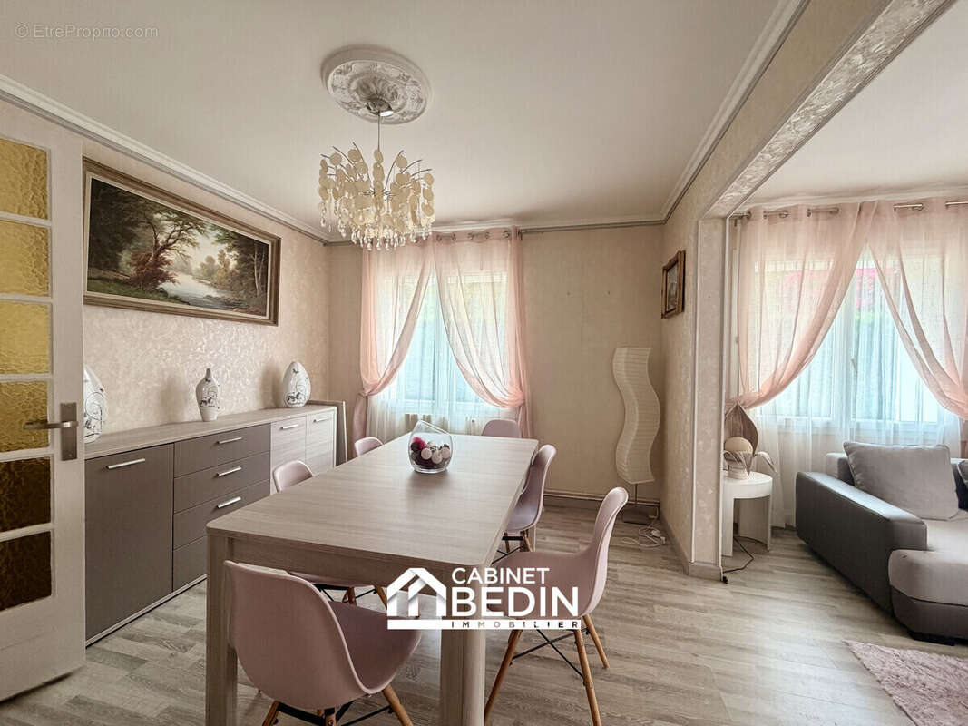 Maison 167 m² à Villegouge  - photo 3