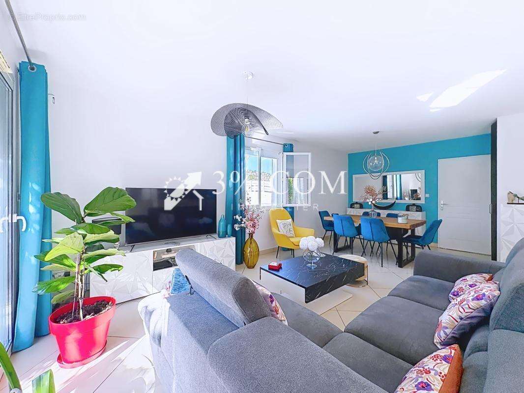 Maison de plain-pied avec piscine, jardin et vue dégagée sur - photo 6