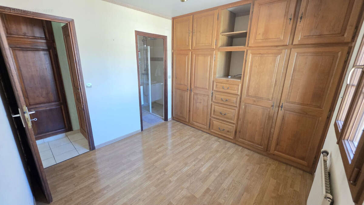 Maison familiale confort plain pied sous sol et  jardin - photo 6
