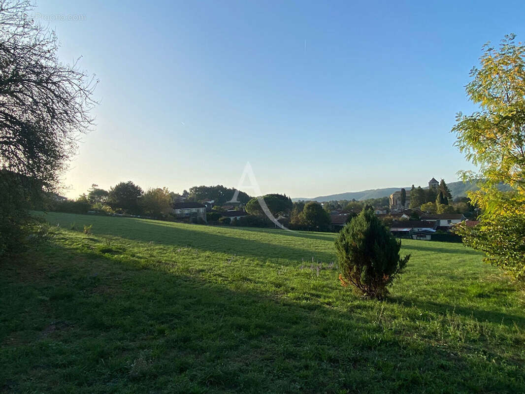 Terrain à PUY-L&#039;EVEQUE