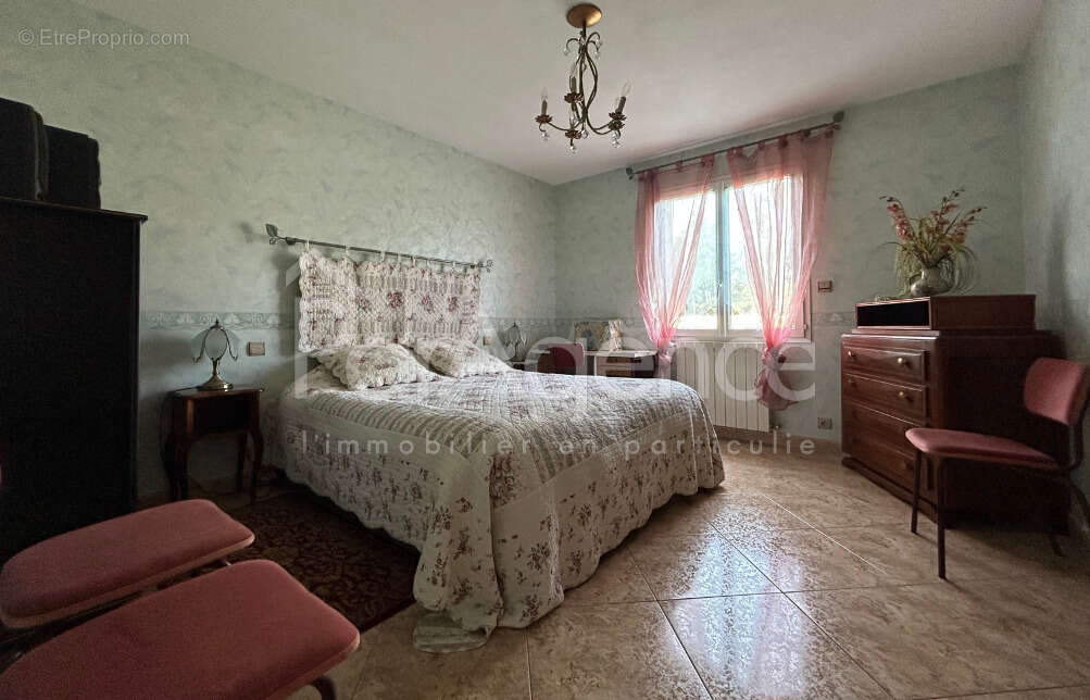 Maison familiale avec beau terrain arboré - photo 12