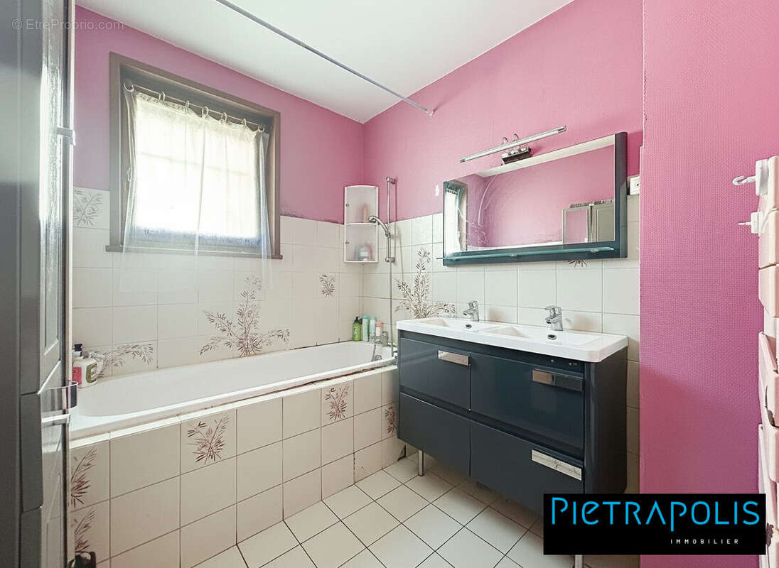 Maison 160 m² à Meyzieu  - photo 8