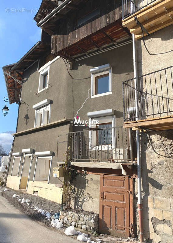 Maison 240 m² à Taninges  - photo 2