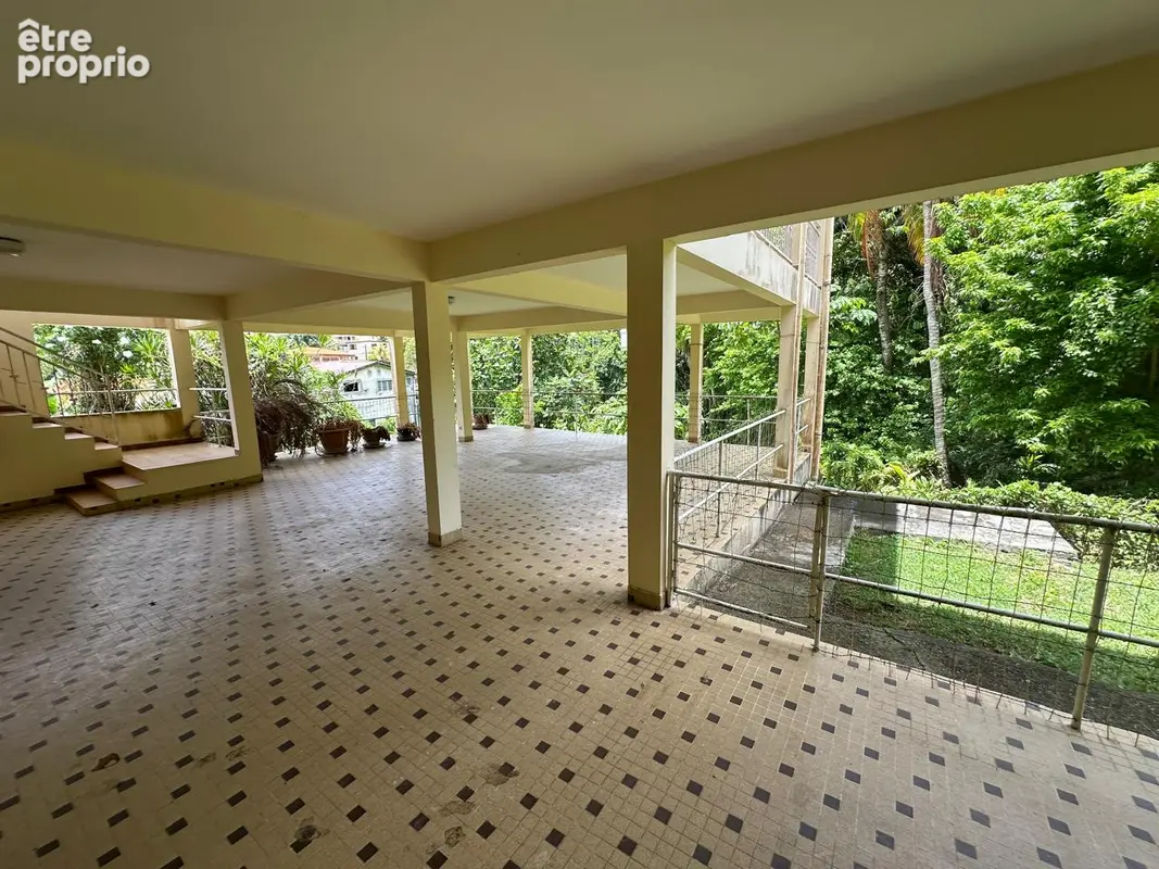 Villa Le LAMENTIN  sur 2000 M² - photo 2