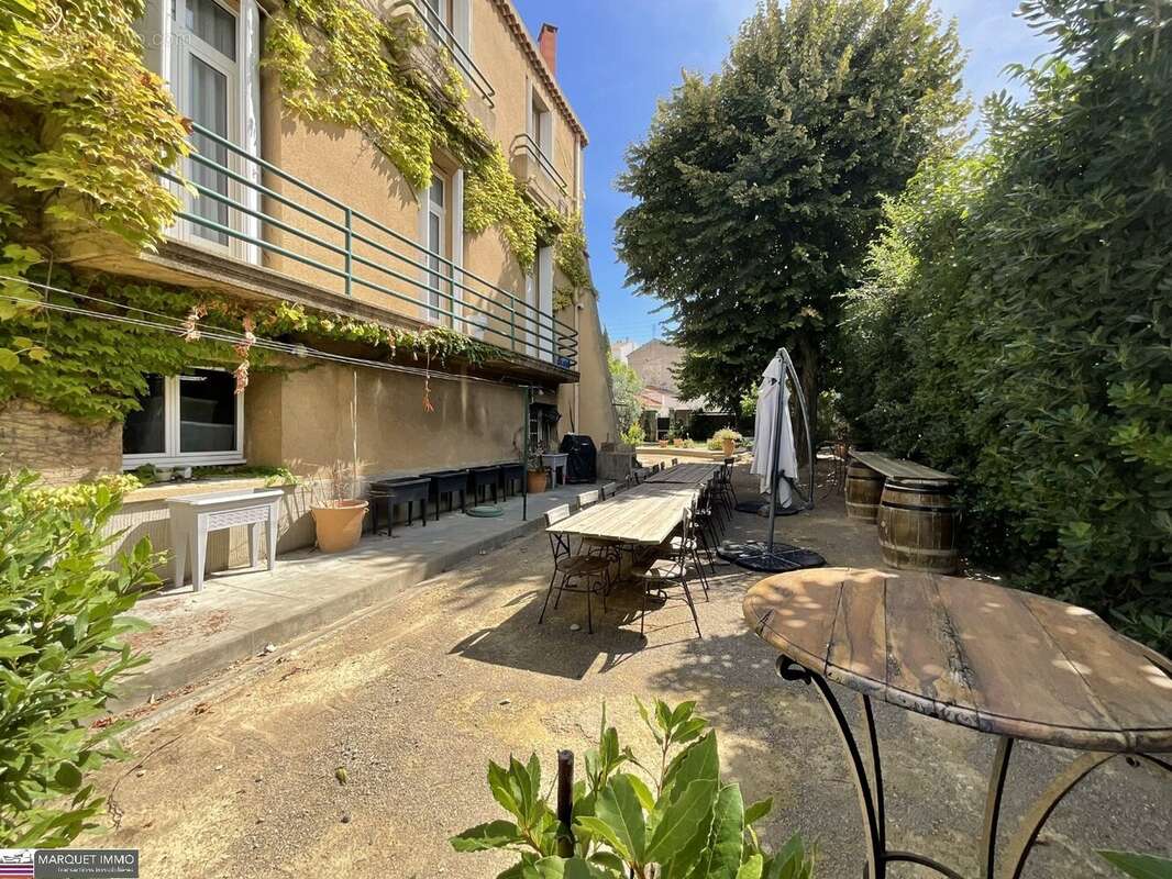 Séduisante maison de caractère T7 offrant 246 m² en 4 face sur 1 564 m² de terrain avec garage de 97 m², ascenseur, piscine - photo 15
