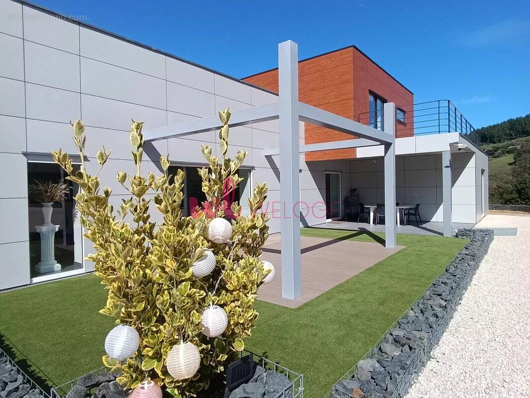 Maison à CHAMBOST-ALLIERES