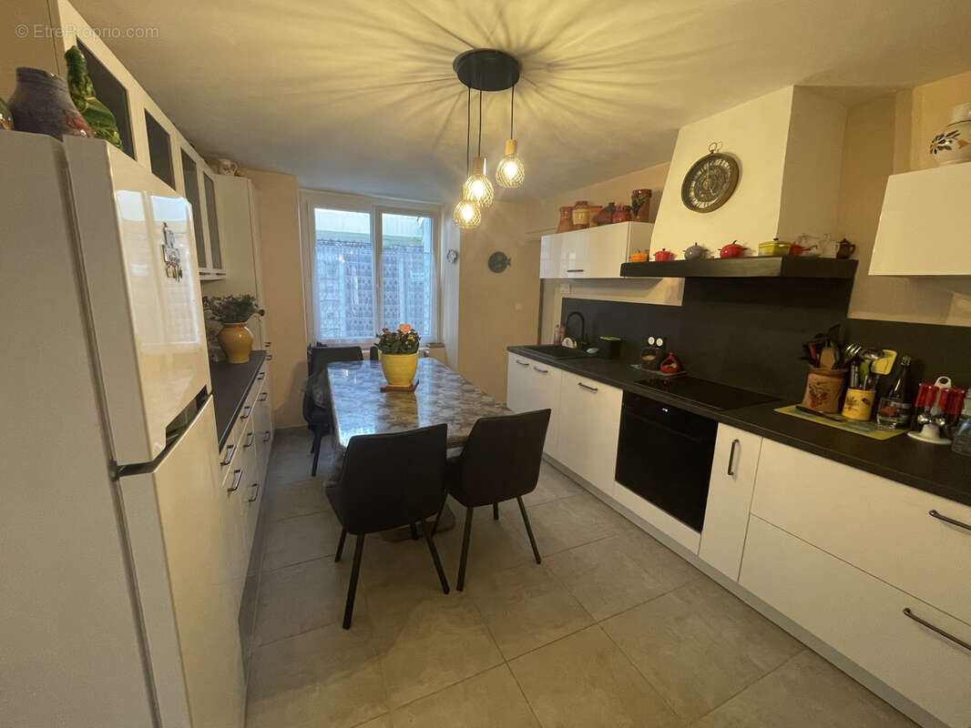 Maison de bourg, 5 chambres et terrain - photo 3