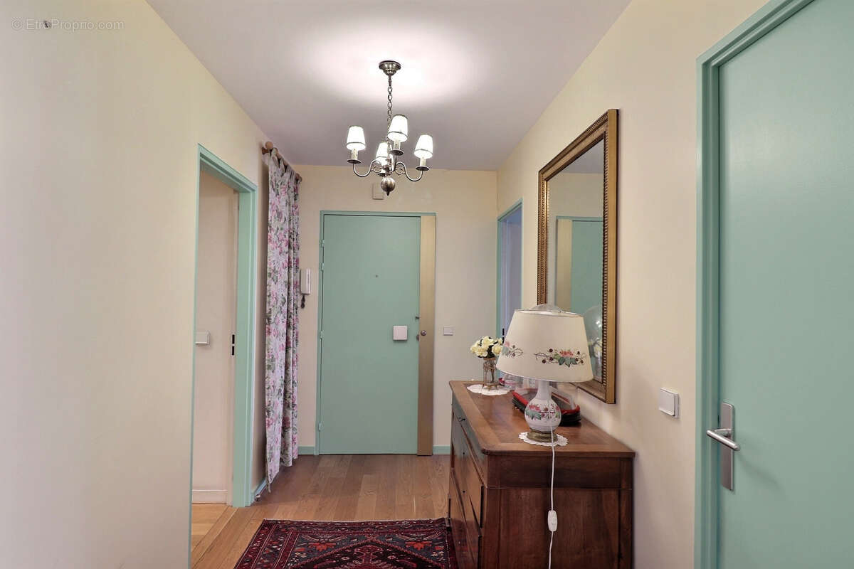Appartement à PARIS-14E
