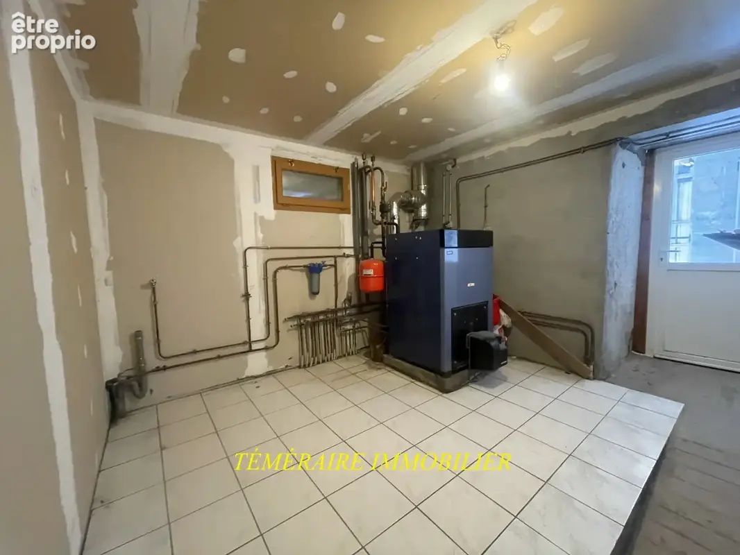 MONNET-LA-VILLE - Grand T4 en duplex de 165m2 - photo 11