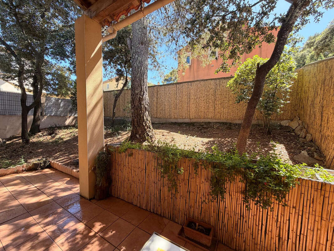 NIMES VACQUEROLLES Superbe maison 5 pièces de 115 m2 avec garage de 50 m2 et jardin - photo 2