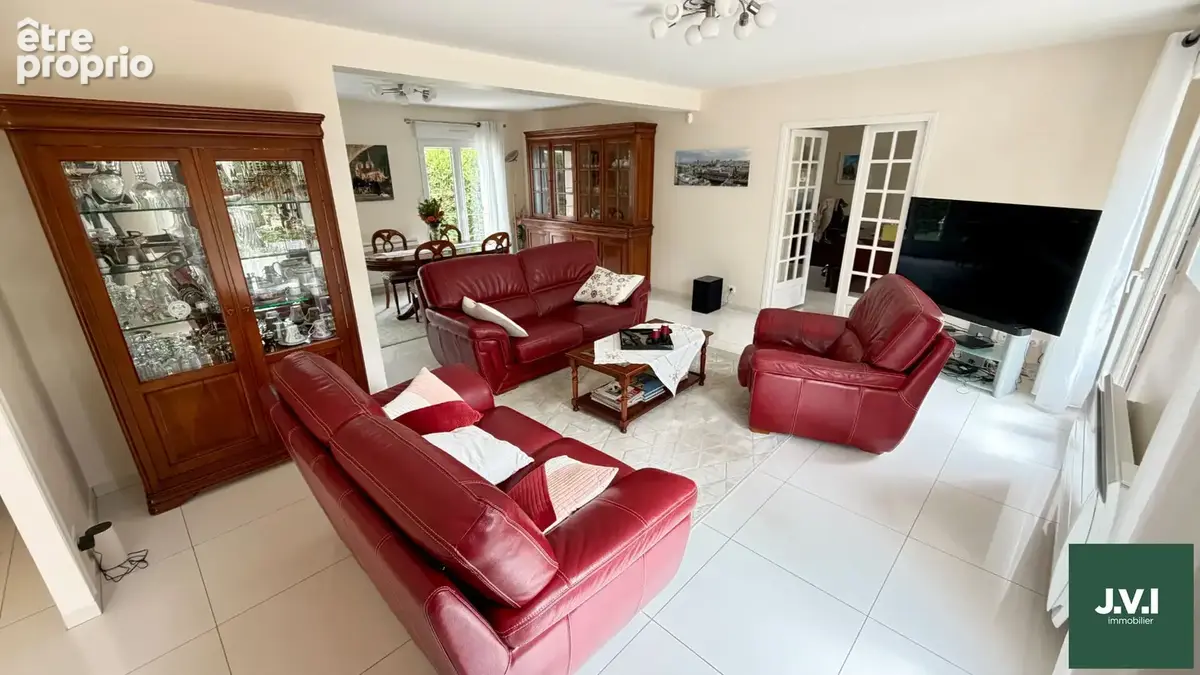 A VENDRE GROSLAY Maison 8 pièces 212 m² - photo 3