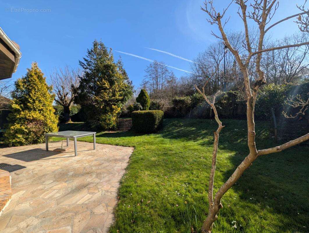 Maison à LES CLAYES-SOUS-BOIS