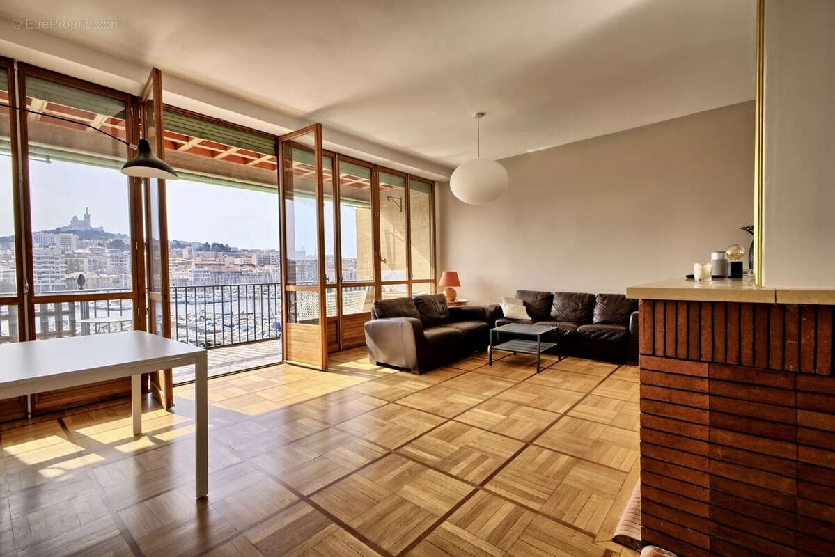 Appartement à MARSEILLE-2E
