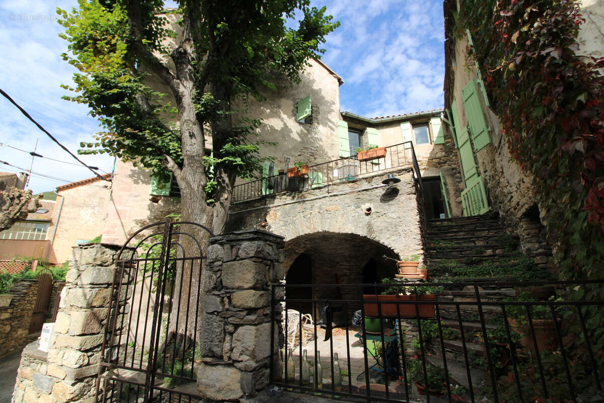 Maison à COLOMBIERES-SUR-ORB