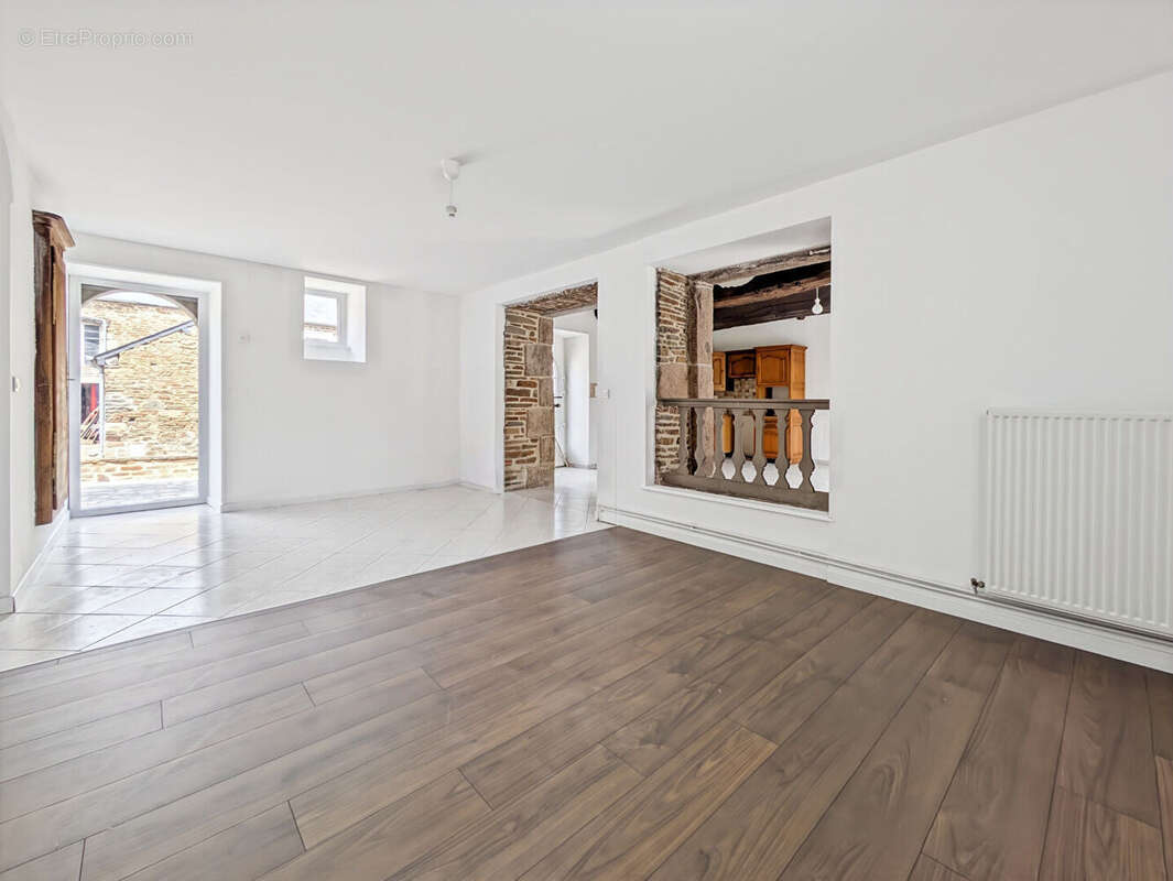 Maison à vendre - en pierre - 5 chambres - 158 m²  Sougeal - Jardin 890 m² - photo 4
