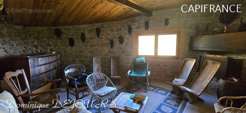 Maison à SAINT-MICHEL-DE-CHABRILLANOUX