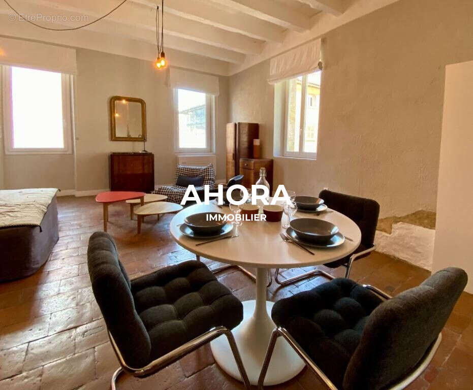 Appartement à MARSEILLE-1E