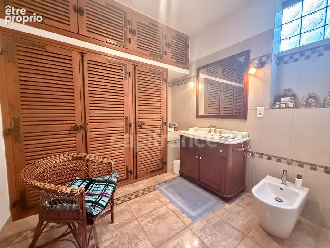 Magnifique T4 centre-ville de Carcassonne 140m2 habitables, 3 chambres une place de parking - photo 15