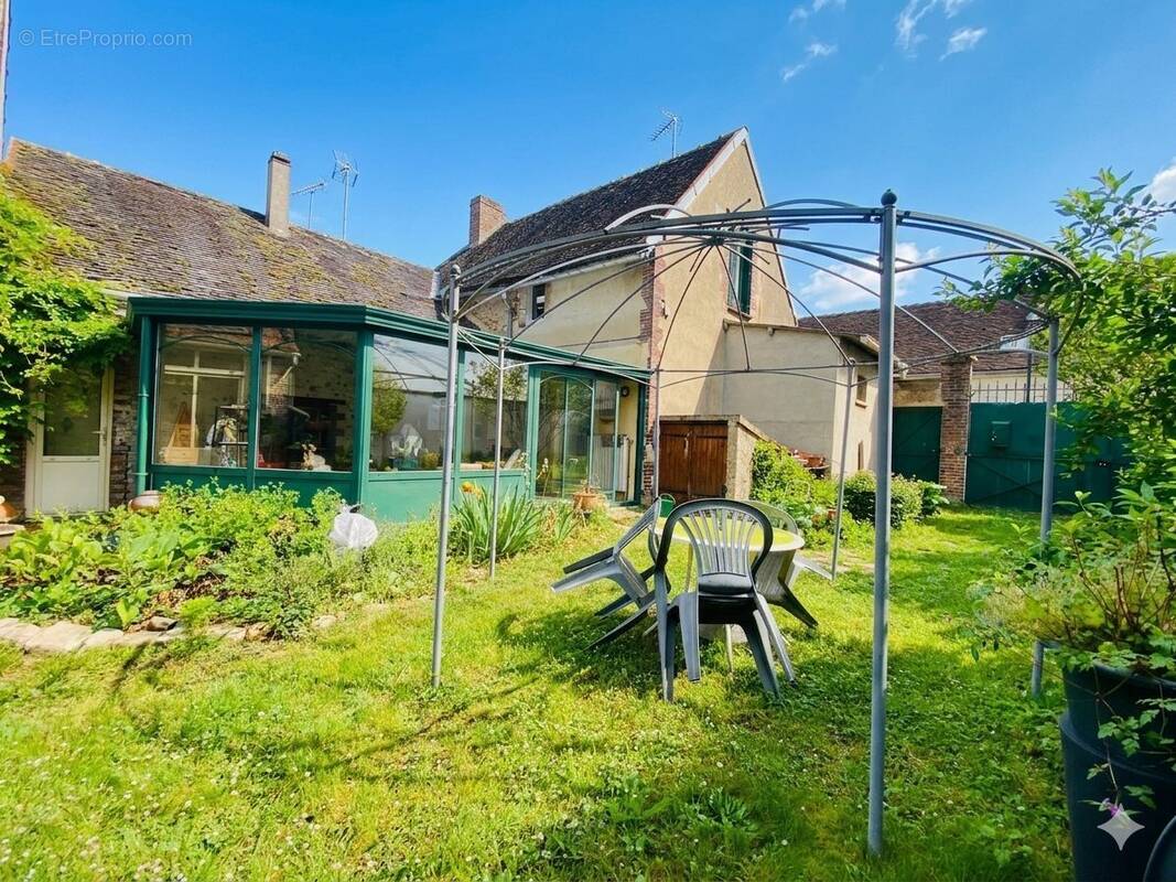 Maison à VILLENEUVE-SUR-YONNE