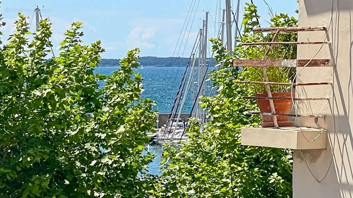 Appartement à VALLAURIS